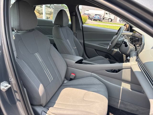 Used 2023 Hyundai Elantra SEL w/ Convenience Package FWD image 13