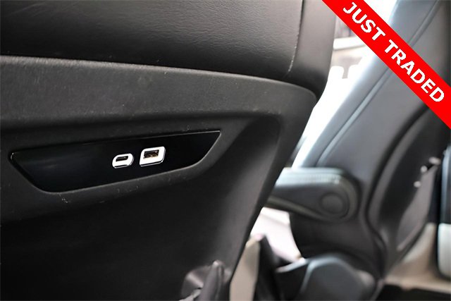 Used 2024 Chrysler Pacifica Touring-L image 19