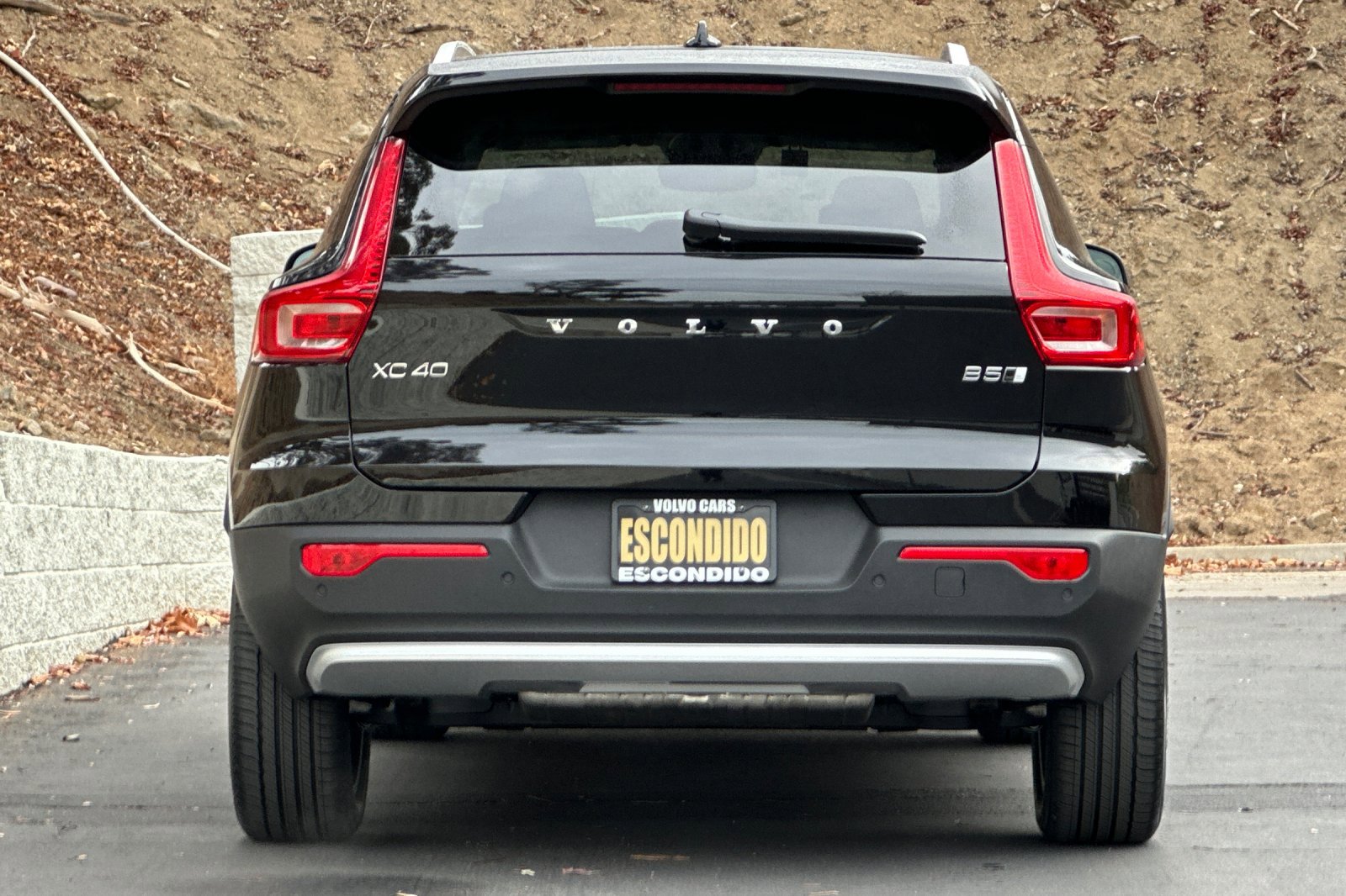 New 2025 Volvo XC40 B5 Core w/ Climate Package image 6