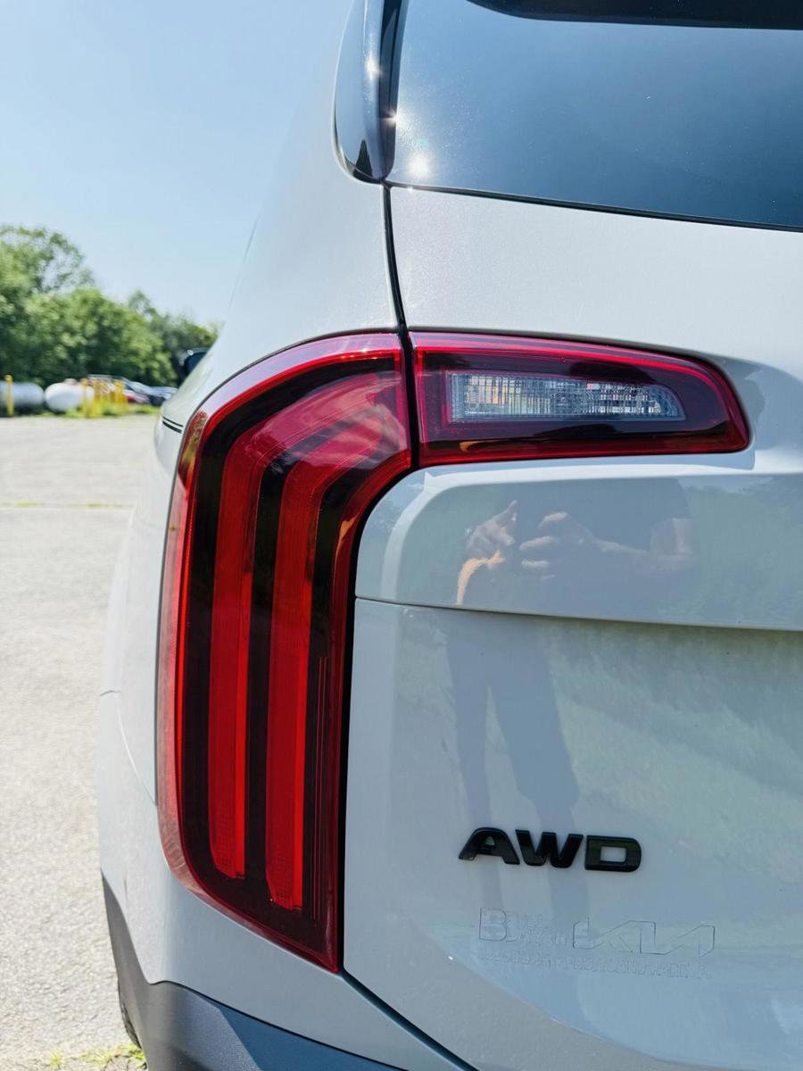 Used 2022 Kia Telluride SX w/ SX Prestige Package image 17