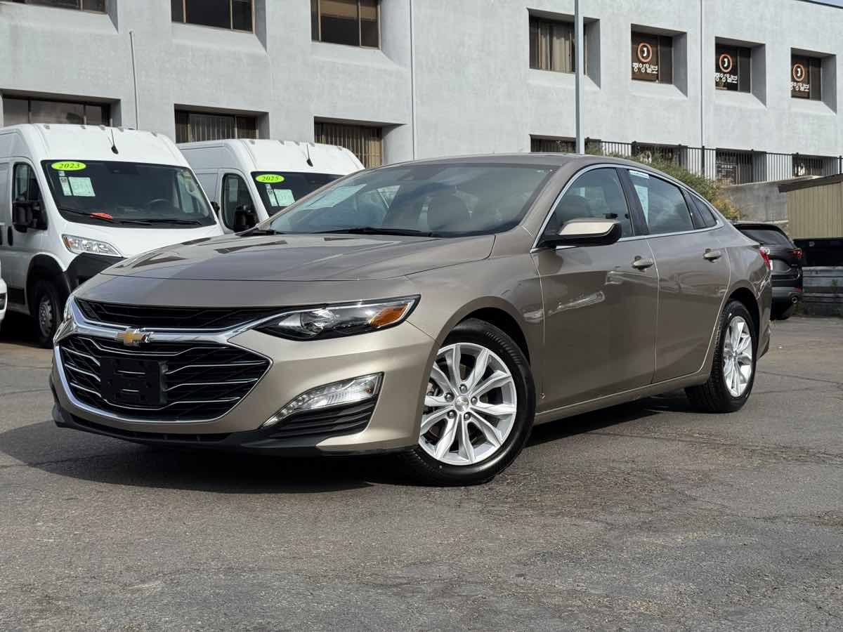 Used 2025 Chevrolet Malibu LT FWD image 2