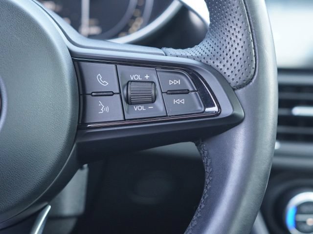 Used 2023 Alfa Romeo Giulia Veloce RWD image 23