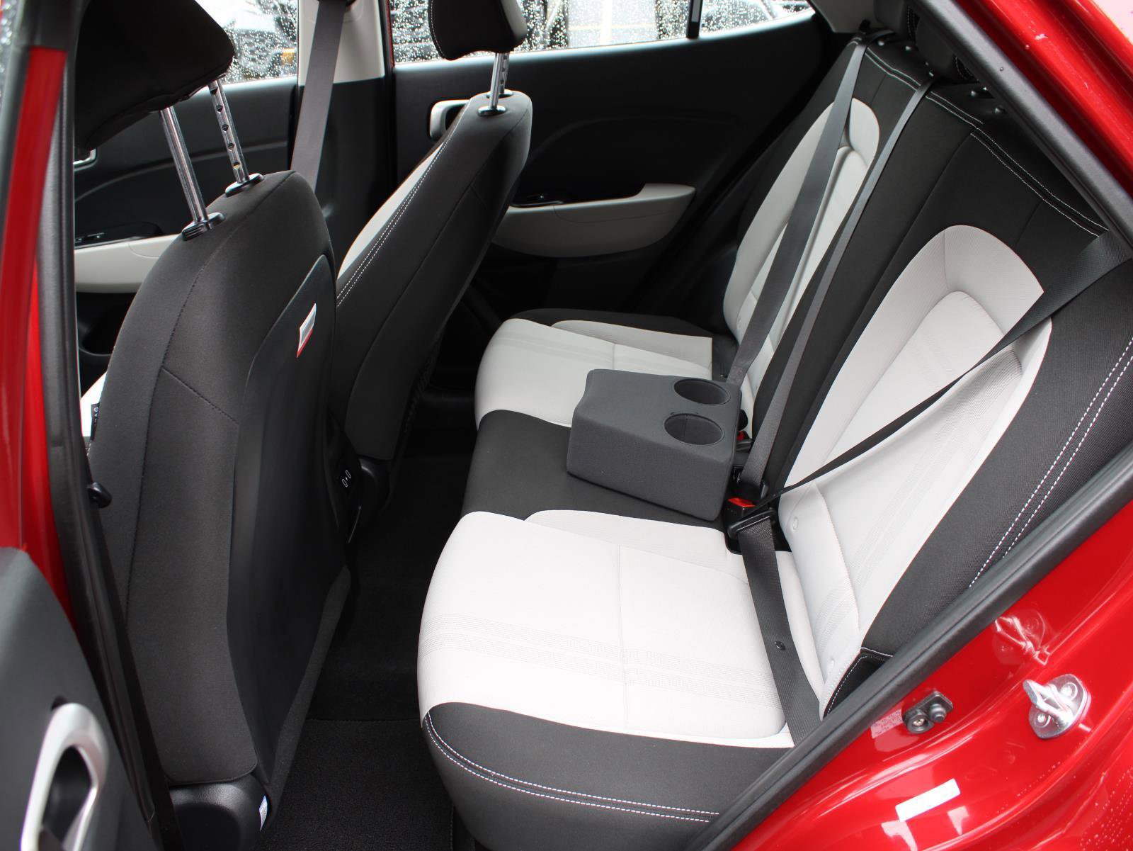 Used 2024 Hyundai Venue SEL image 15