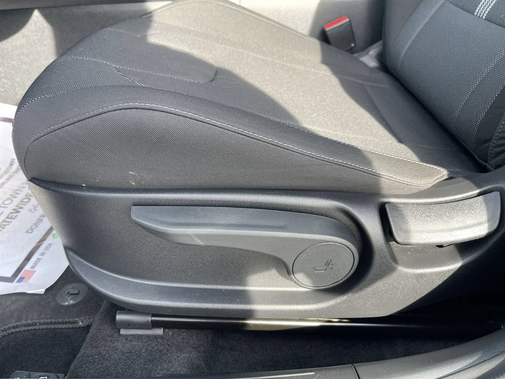 Used 2026 Hyundai Elantra SE FWD image 16