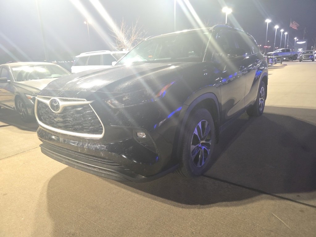 Used 2024 Toyota Highlander XLE