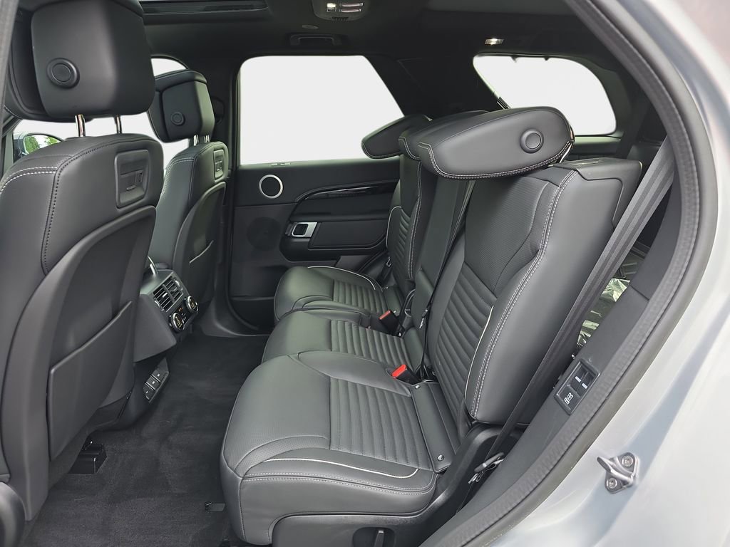 Certified 2023 Land Rover Discovery Metropolitan Edition AWD/4WD image 14