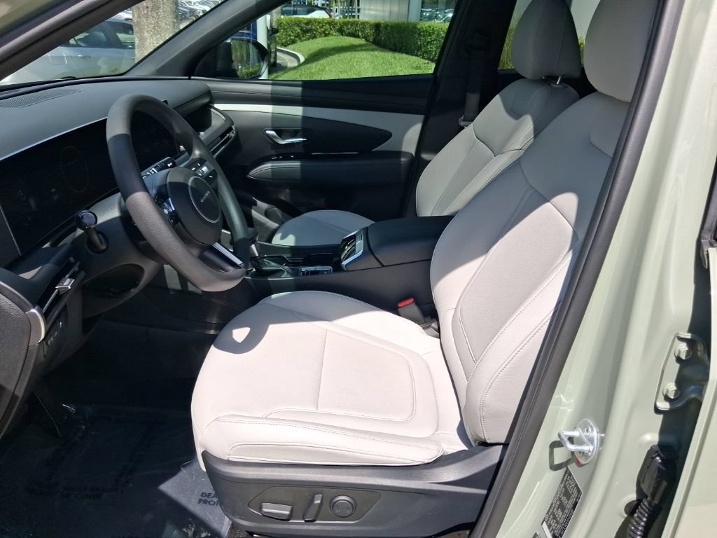 Used 2025 Hyundai Santa Cruz SEL FWD image 13