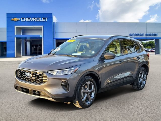 Used 2025 Ford Escape ST-Line FWD image 2