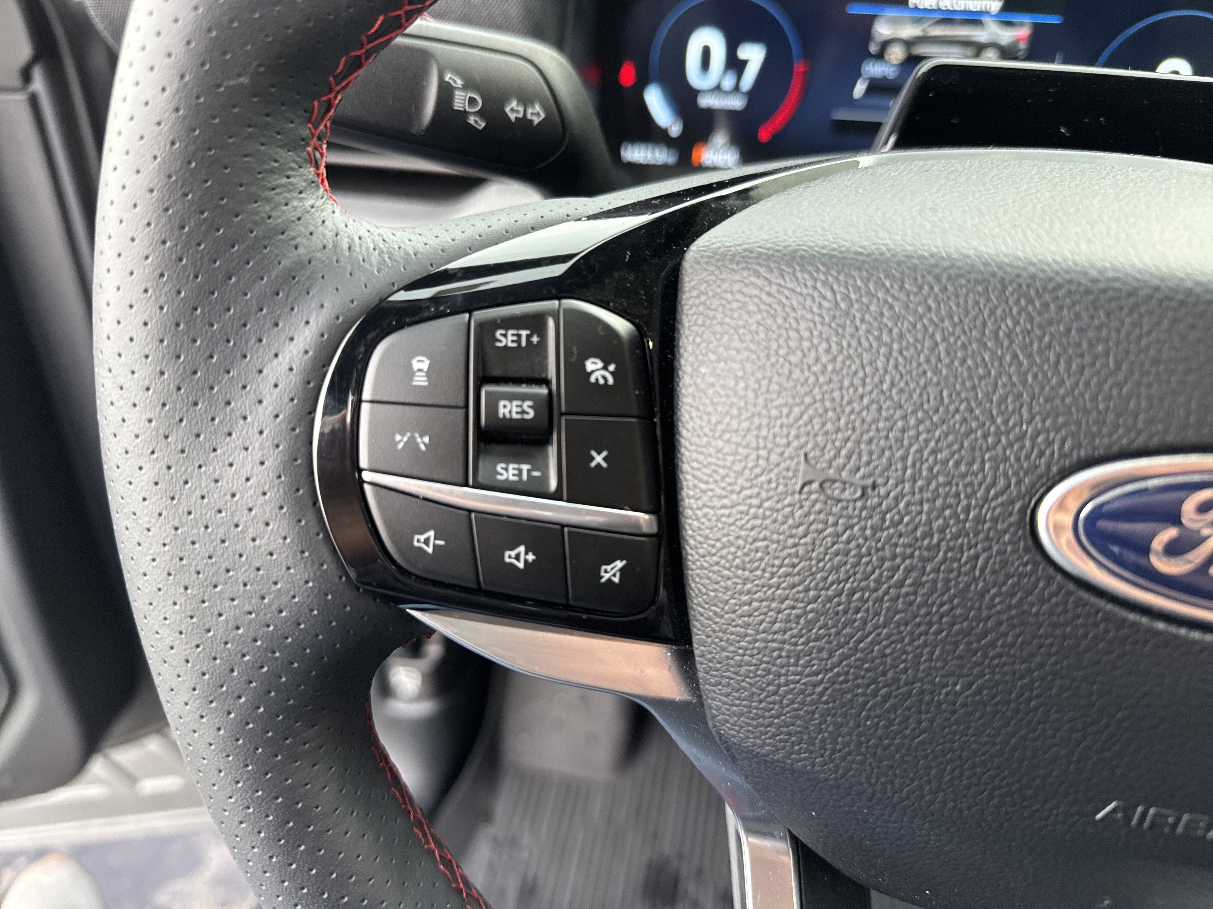 Used 2025 Ford Explorer ST-Line w/ ST-Line Street Pack image 33