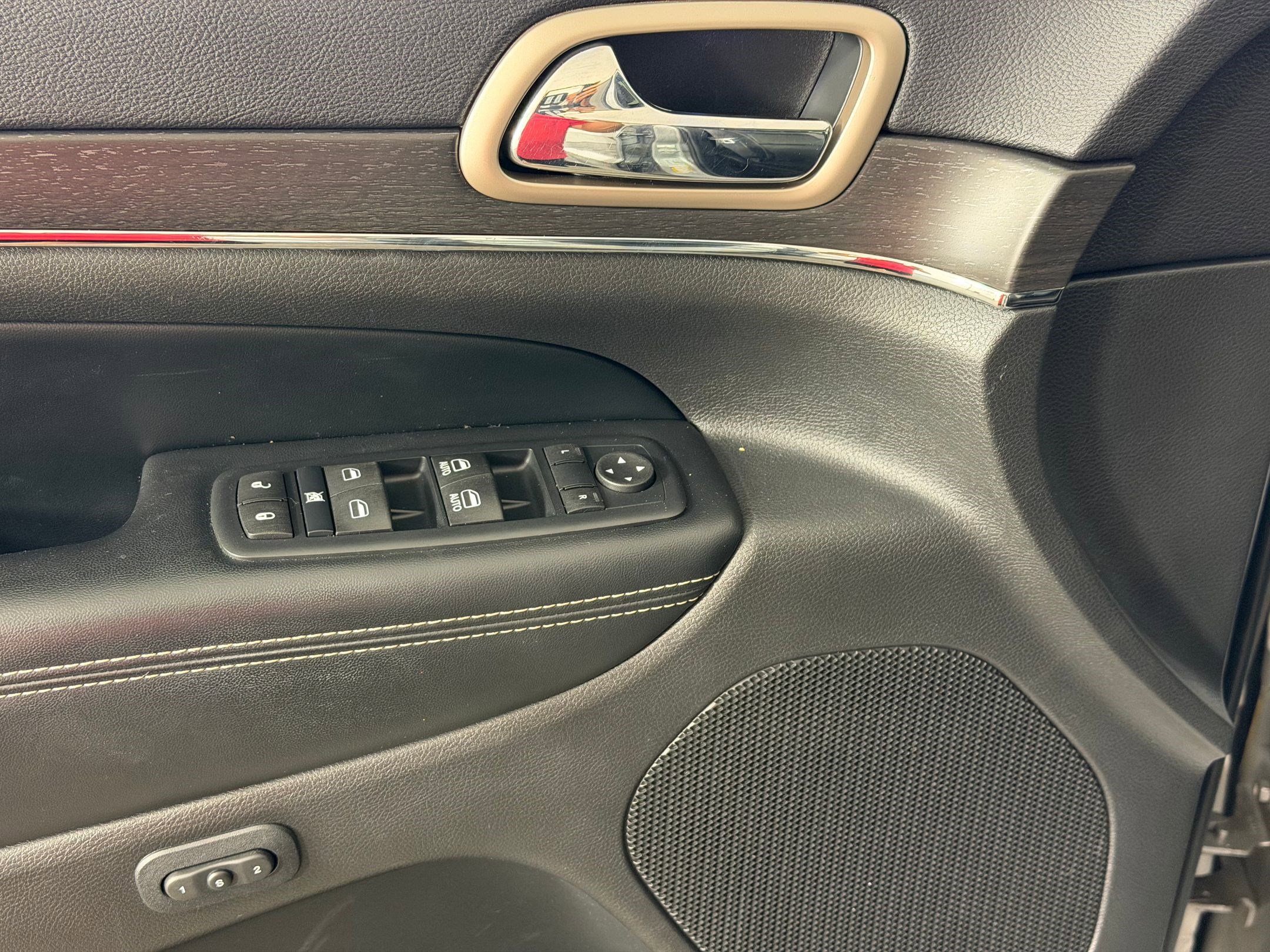 Used 2016 Jeep Grand Cherokee Limited w/ Luxury Group II image 13