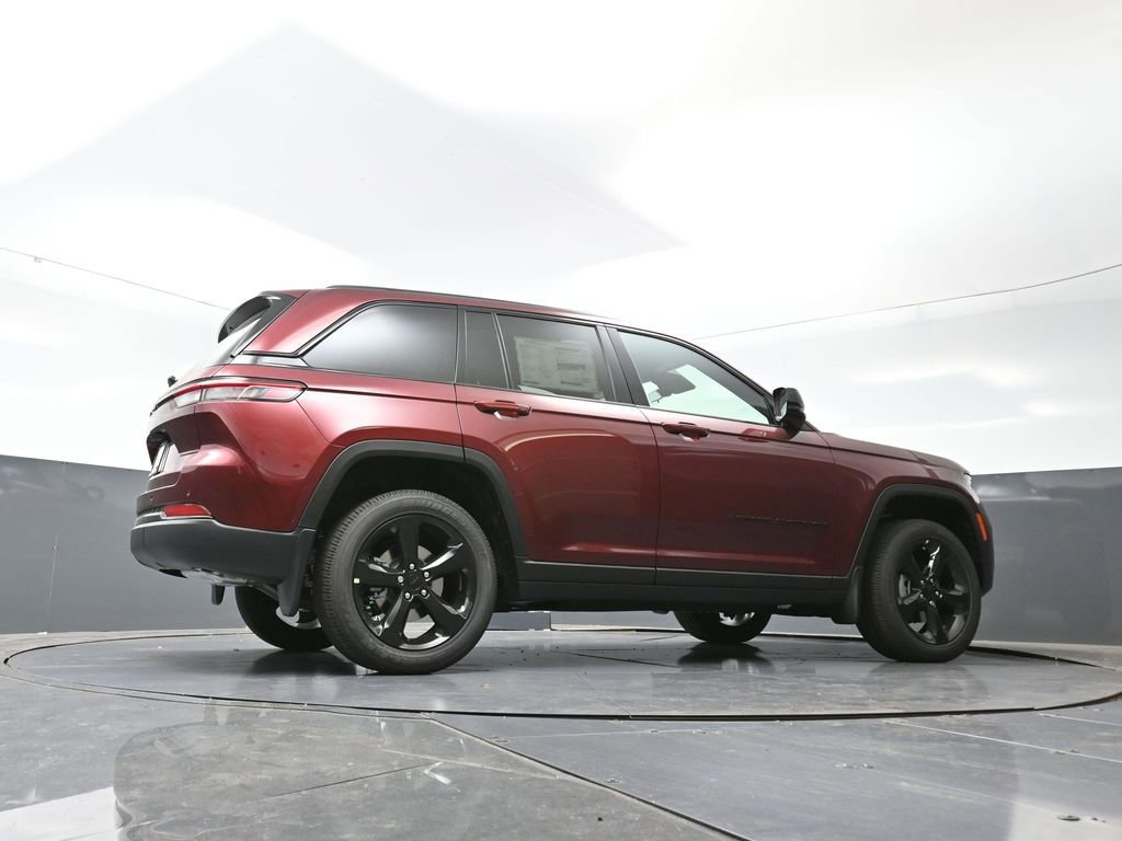 New 2025 Jeep Grand Cherokee Altitude w/ Trailer Tow Package image 36