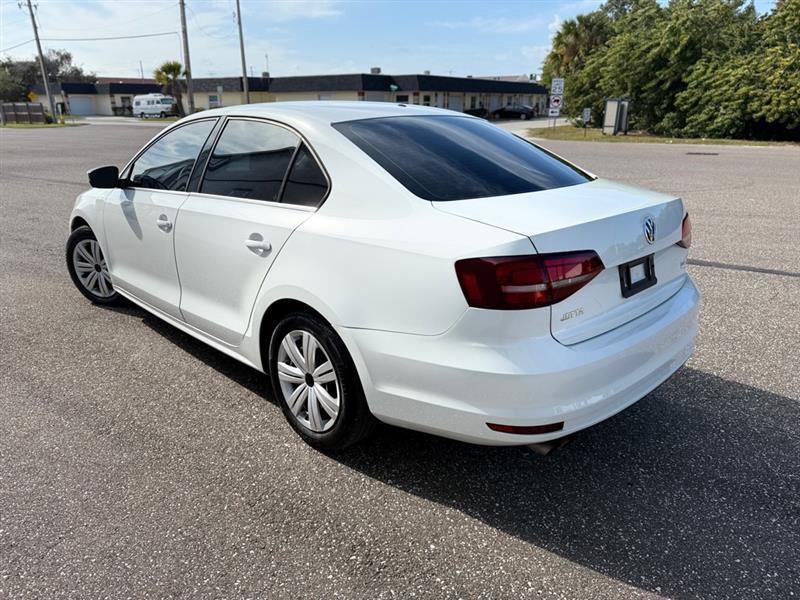Used 2017 Volkswagen Jetta S image 4