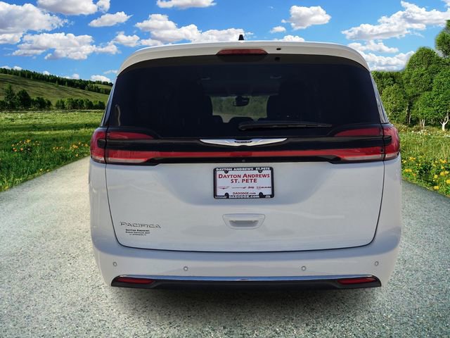 Certified 2023 Chrysler Pacifica Touring-L image 5