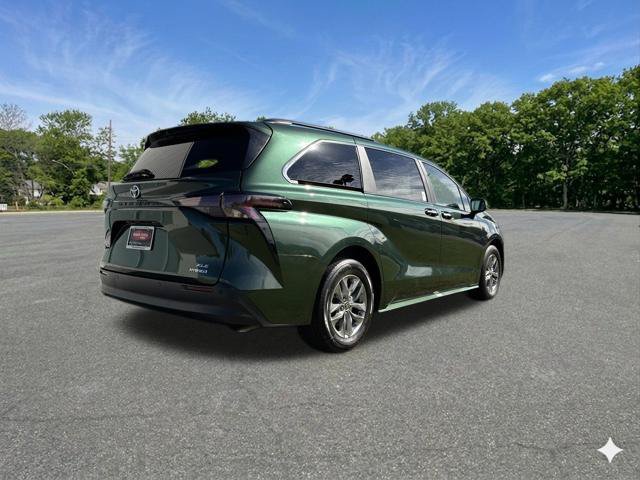 Used 2025 Toyota Sienna XLE FWD image 9