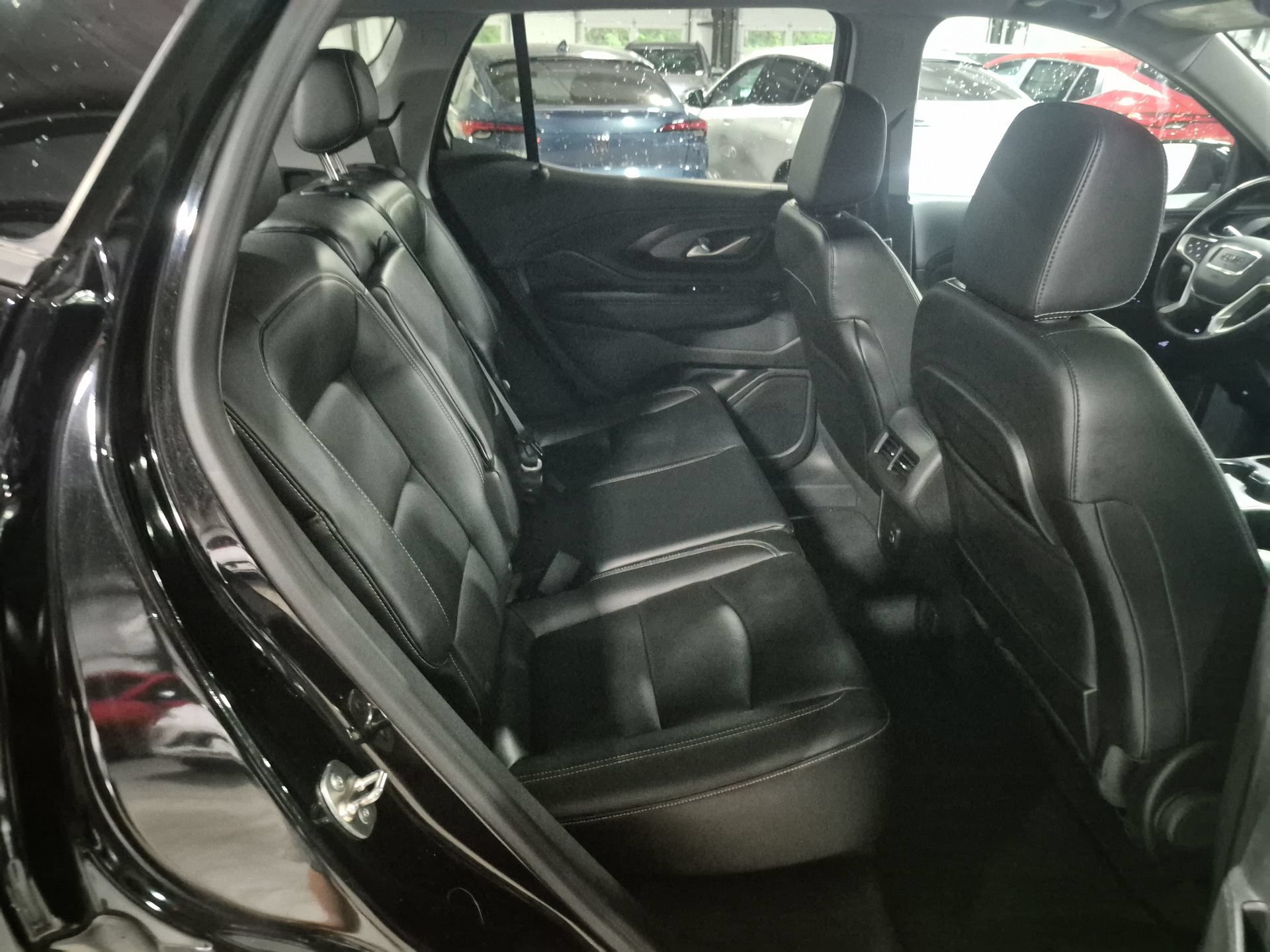 Used 2024 GMC Terrain SLT AWD/4WD image 27