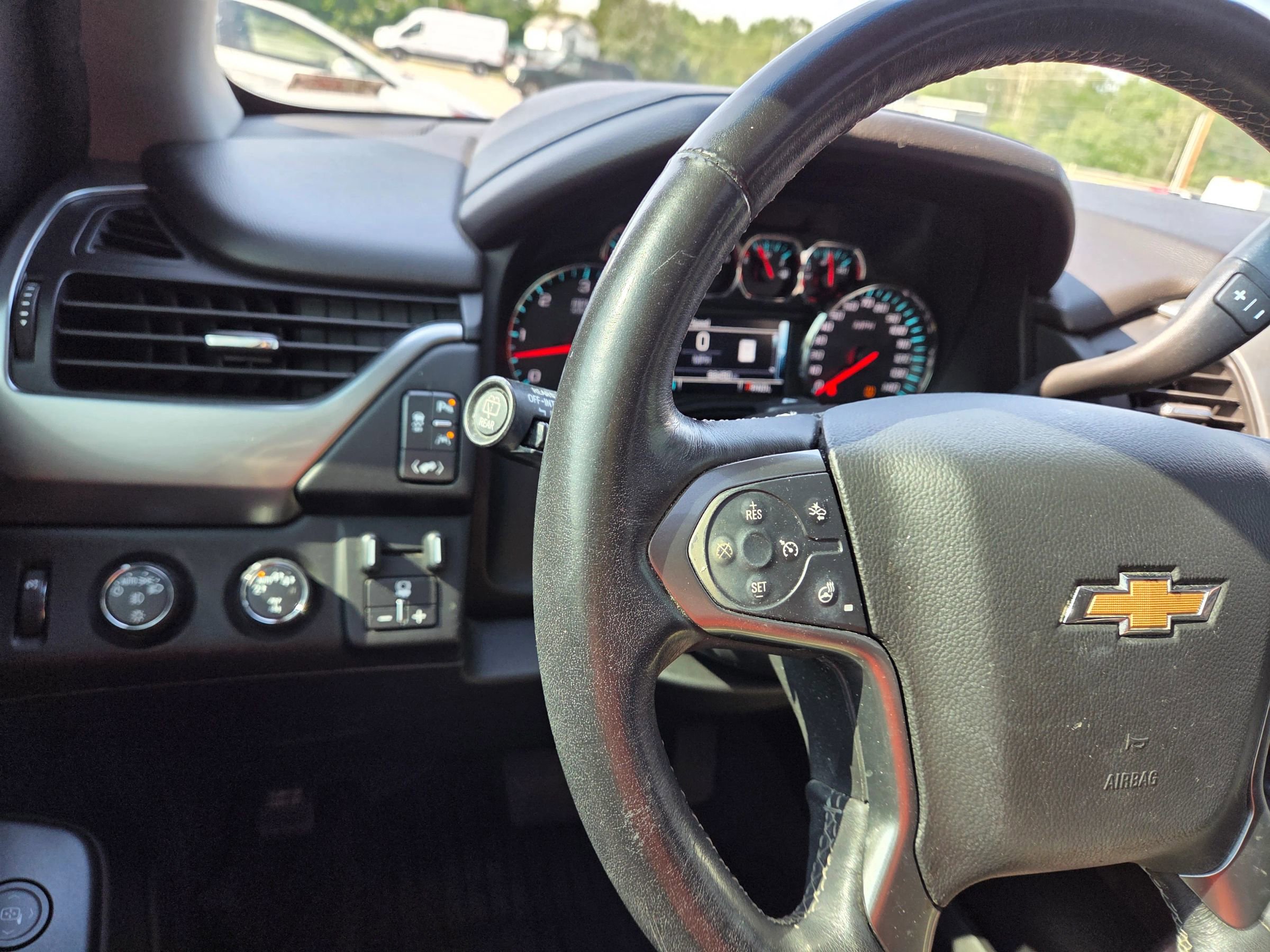 Used 2019 Chevrolet Tahoe LT w/ LT Signature Package AWD/4WD image 8