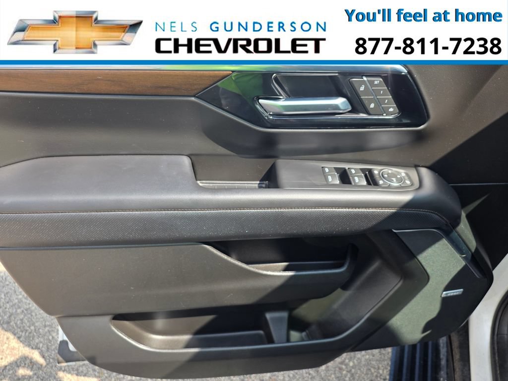 Certified 2025 Chevrolet Suburban High Country AWD/4WD image 19