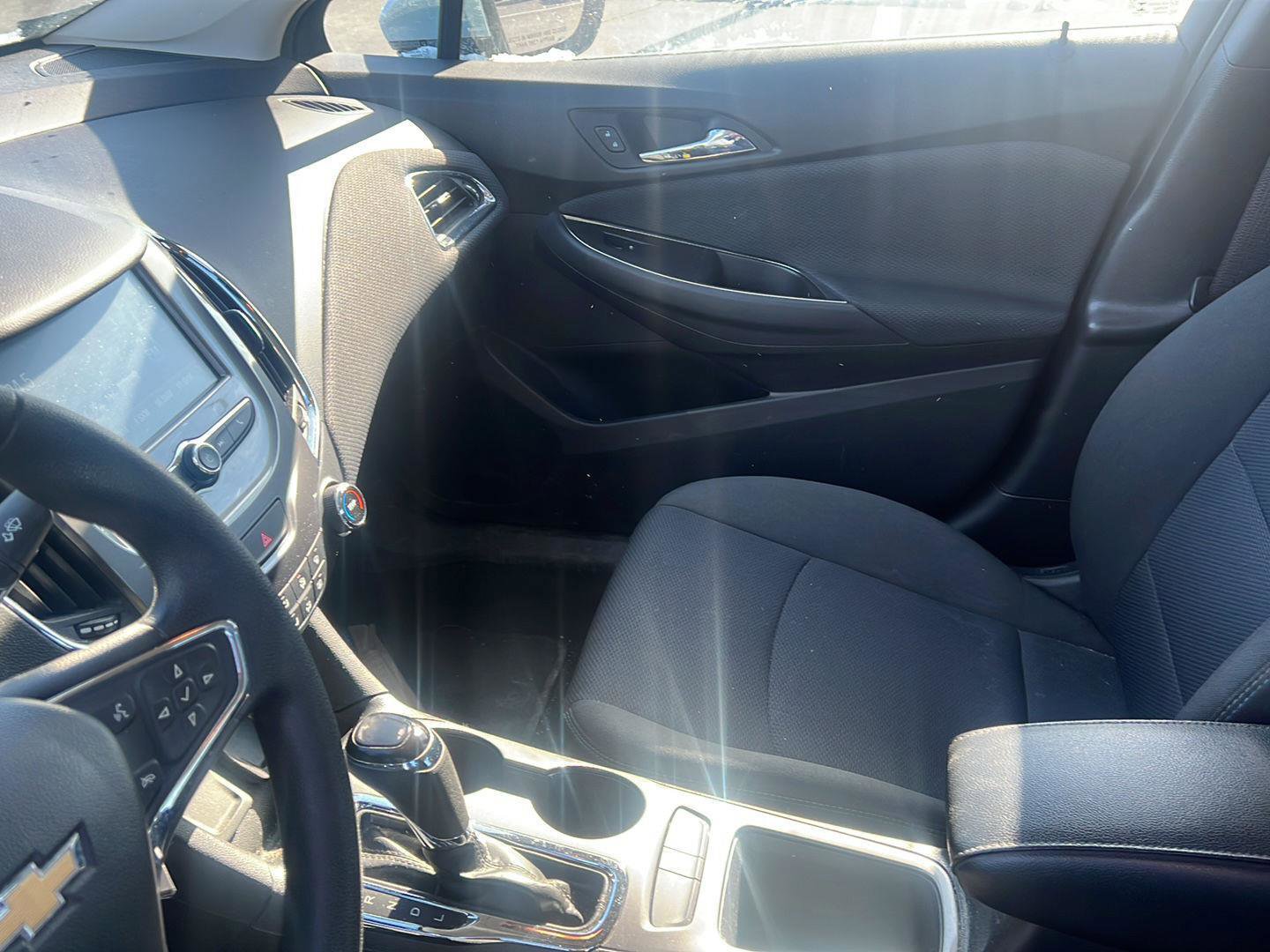 Used 2017 Chevrolet Cruze LT image 17