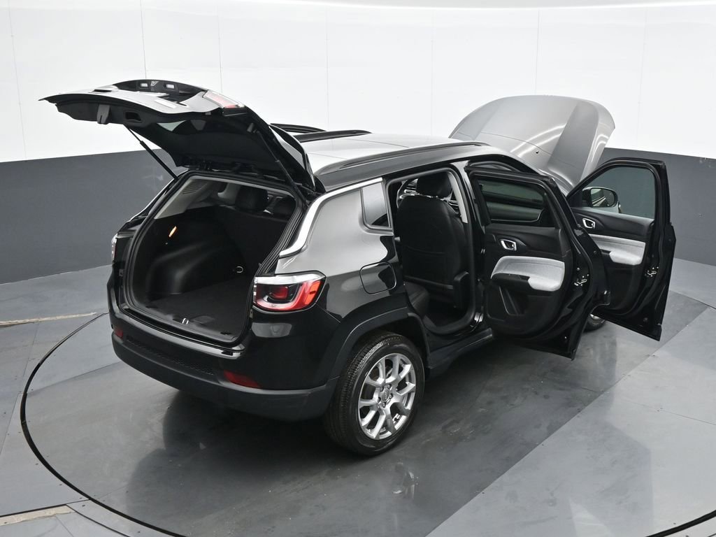 Used 2022 Jeep Compass Latitude w/ Sun and Sound Group image 39