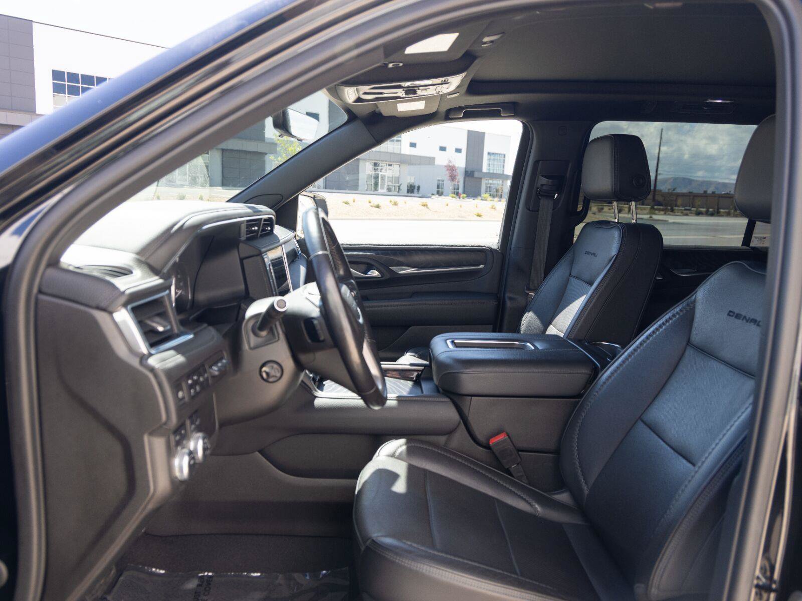 Used 2021 GMC Yukon XL Denali w/ Denali Premium Package AWD/4WD image 20