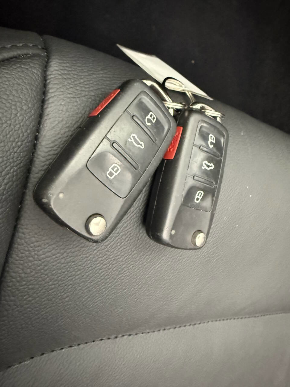 Used 2012 Volkswagen Eos Lux FWD image 33