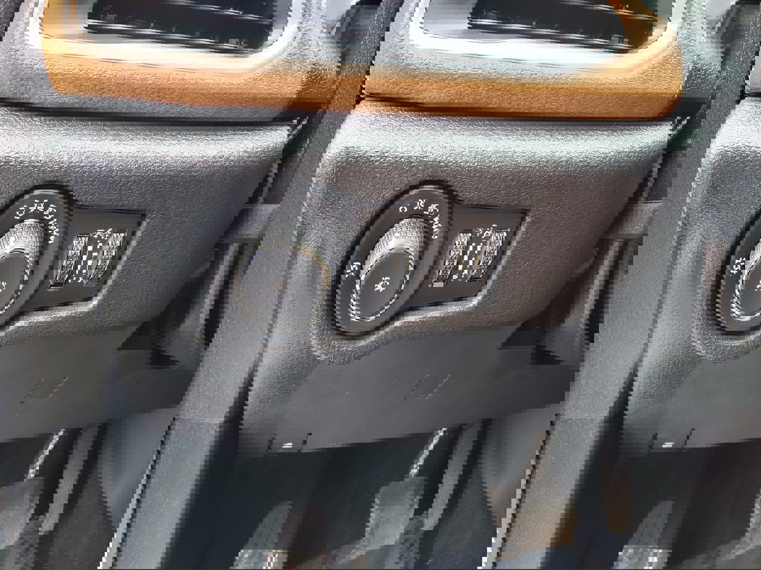 Used 2019 Chrysler Pacifica Limited w/ Tire & Wheel Group image 10