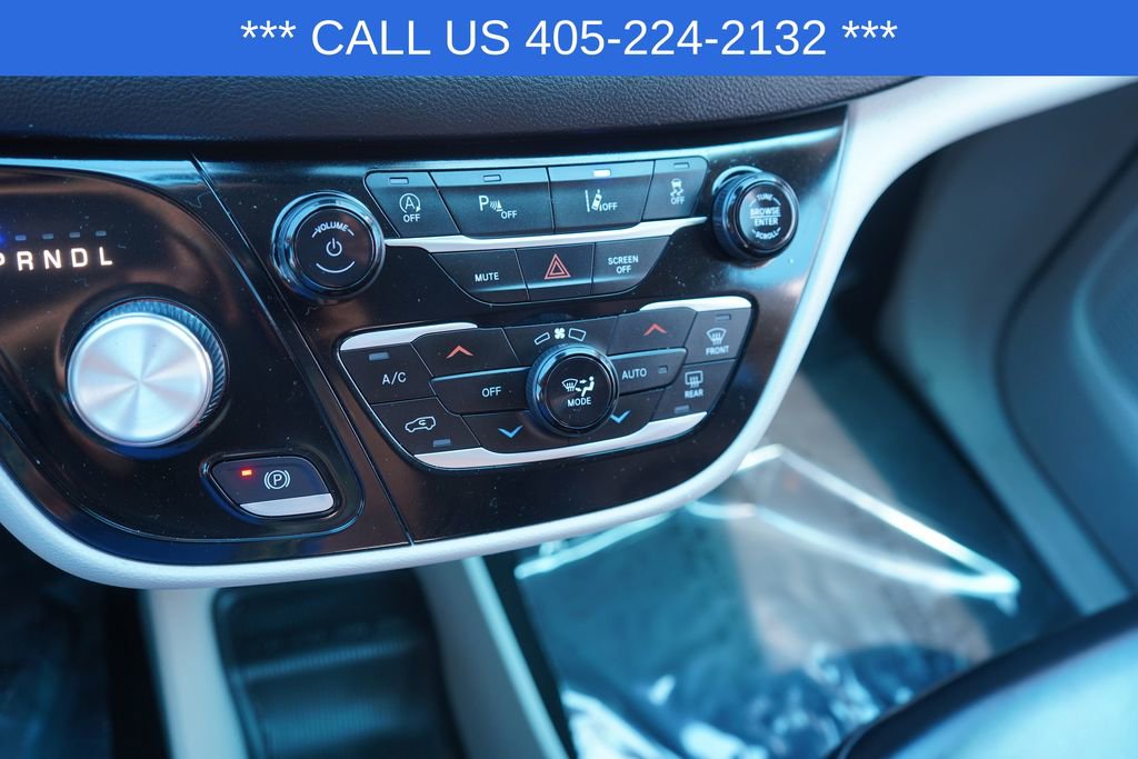 Used 2023 Chrysler Pacifica Touring-L FWD image 37