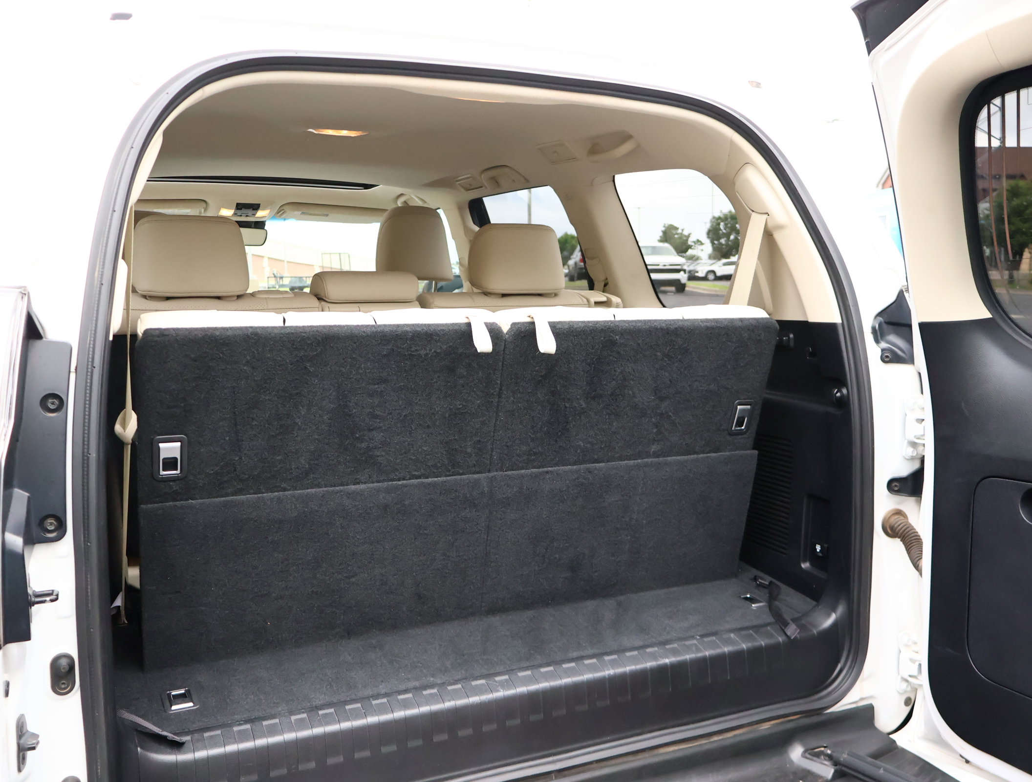Used 2021 Lexus GX 460 Luxury w/ Off Road Package AWD/4WD image 29