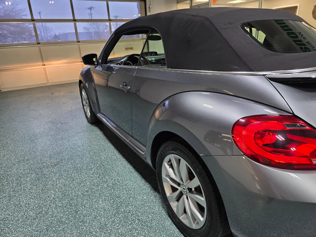 Used 2013 Volkswagen Beetle TDI image 10