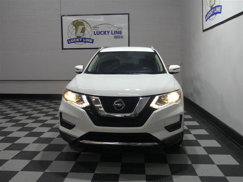 Used 2019 Nissan Rogue SV image 2
