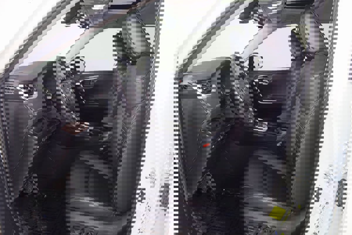 Used 2022 Toyota RAV4 Limited image 11