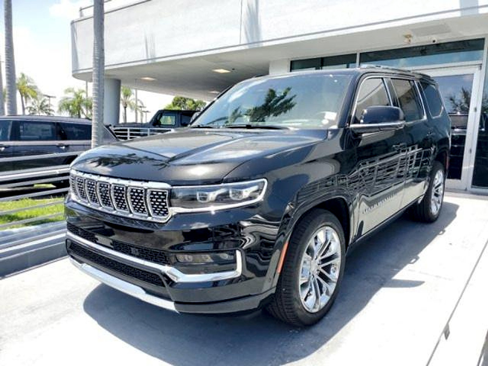 New 2023 Jeep Grand Wagoneer Series II w/ Premium Group II AWD/4WD image 3