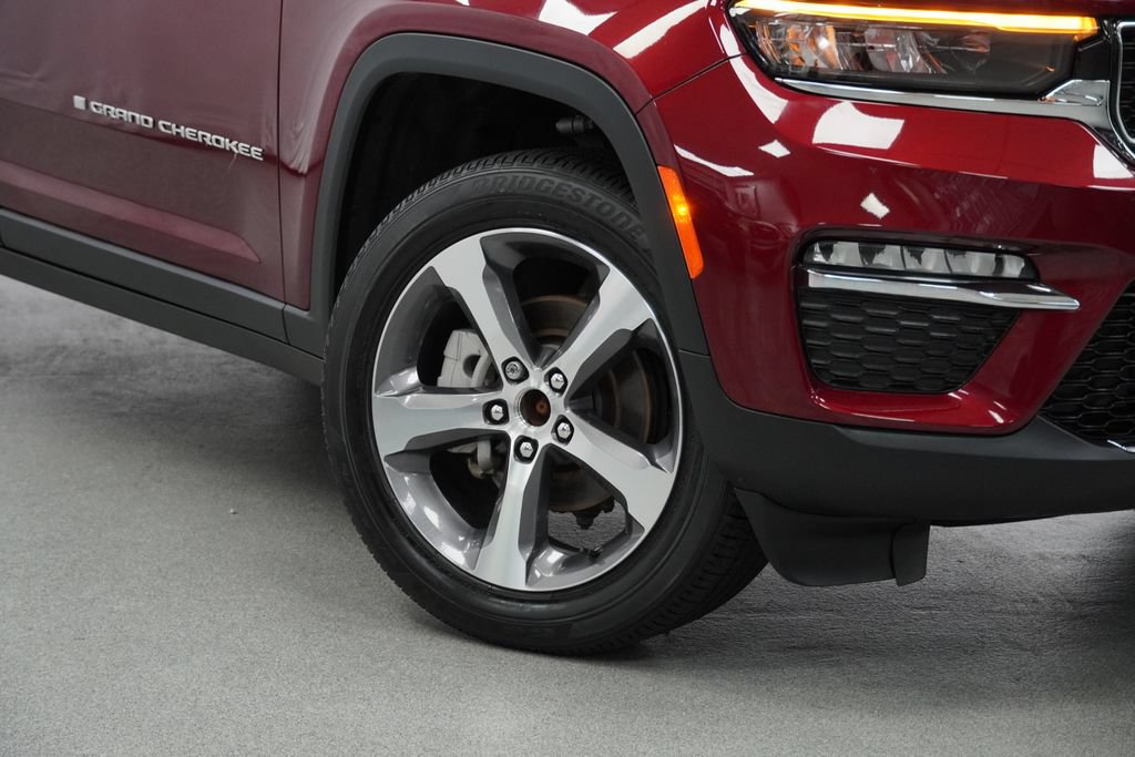 Certified 2025 Jeep Grand Cherokee Limited AWD/4WD image 4