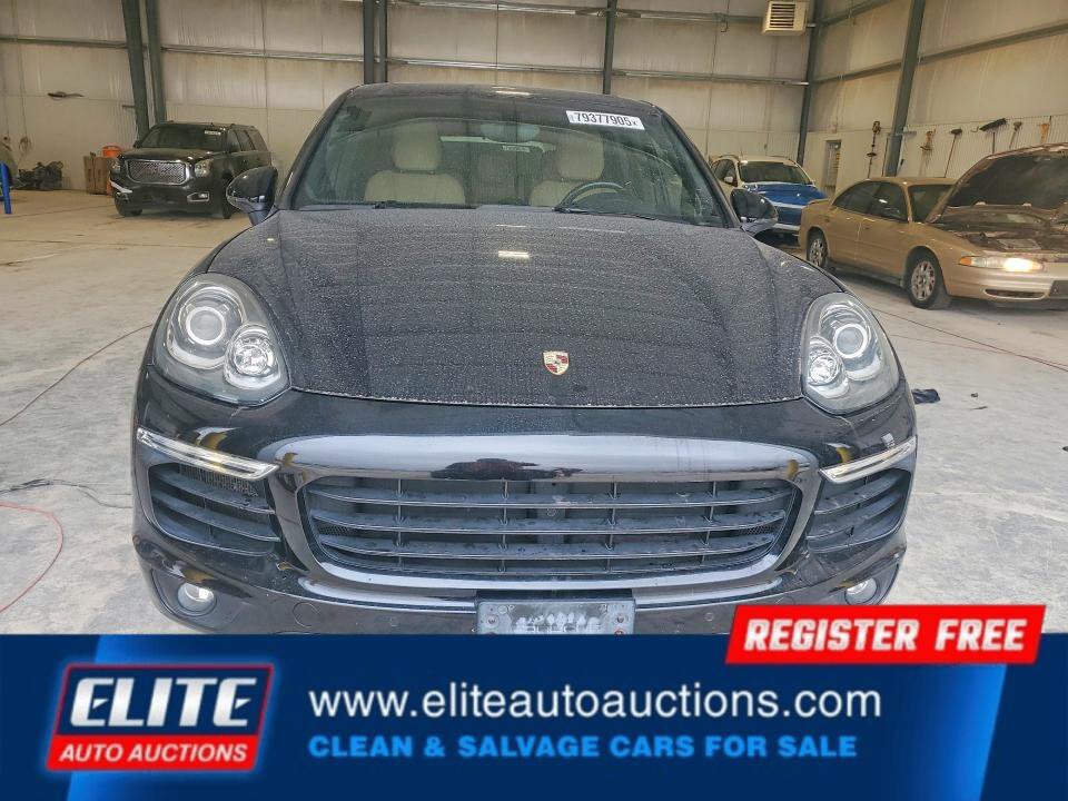 Used 2015 Porsche Cayenne S image 10