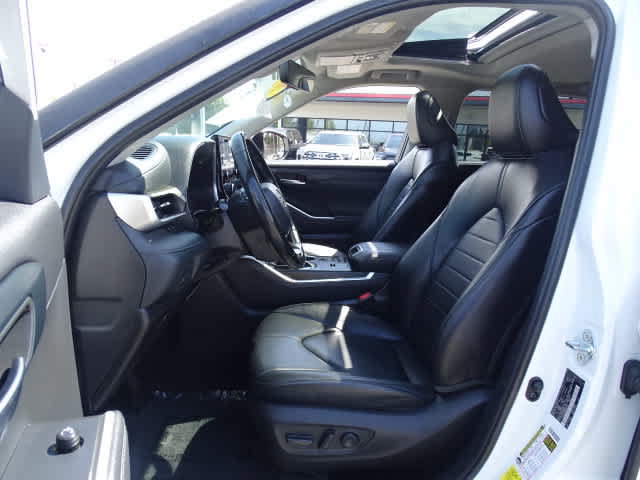 Used 2022 Toyota Highlander XLE FWD image 18