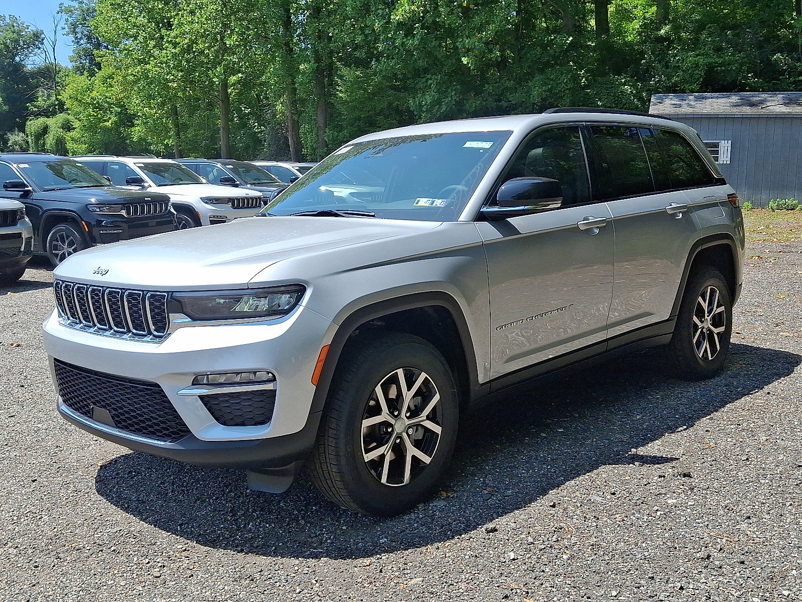 New 2025 Jeep Grand Cherokee Limited image 2