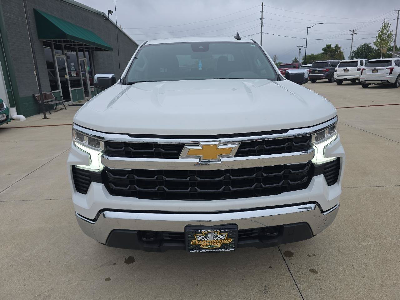 Used 2023 Chevrolet Silverado 1500 LT AWD/4WD image 8