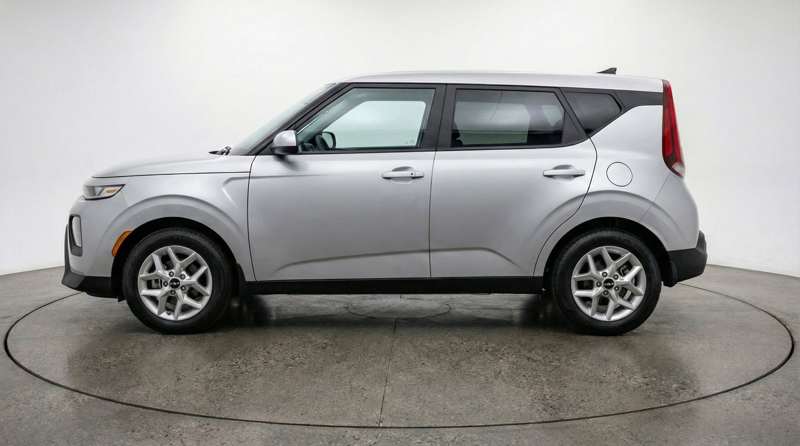 Used 2025 Kia Soul LX w/ LX Technology Package FWD image 5