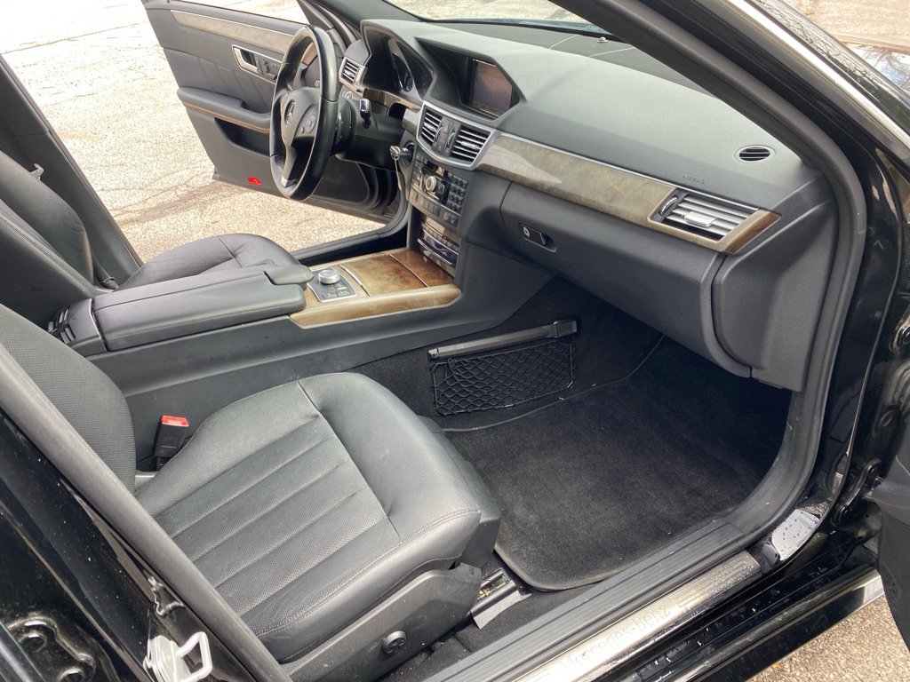 Used 2010 Mercedes-Benz E 550 4MATIC Sedan image 26