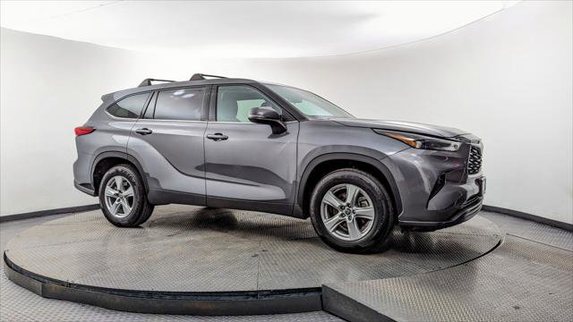 Used 2022 Toyota Highlander L image 11