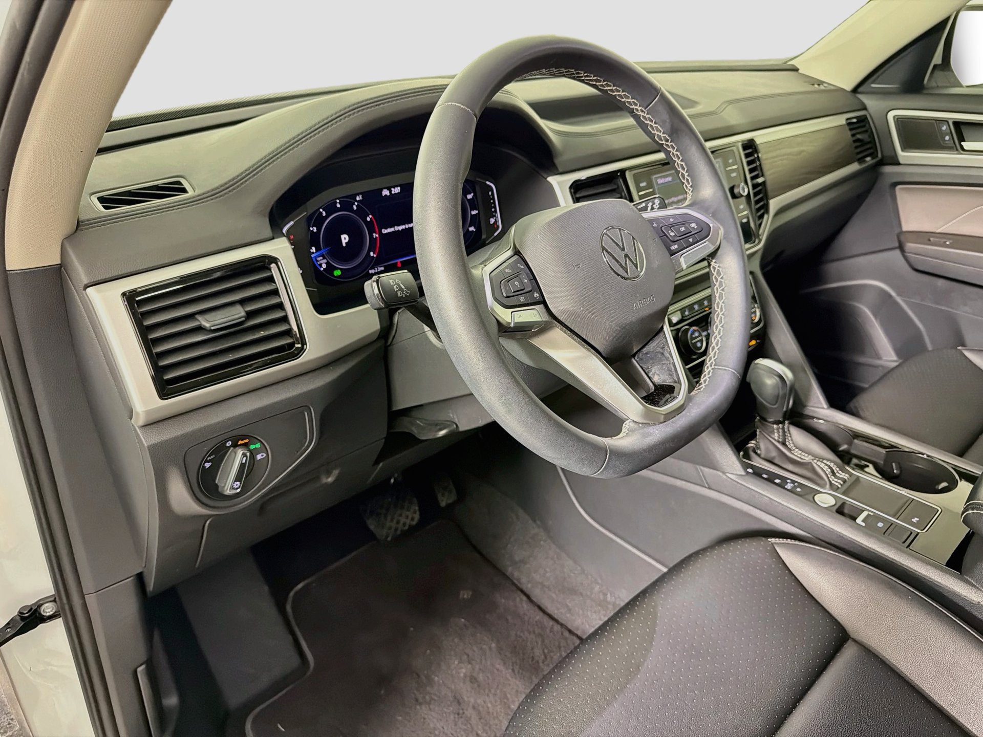 Certified 2023 Volkswagen Atlas SE w/ Black Wheel Package FWD image 9