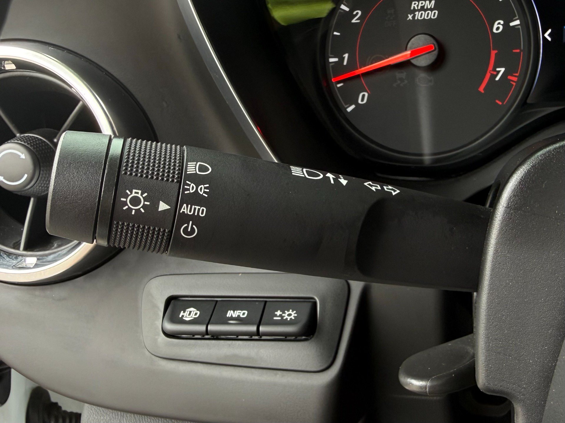 Used 2020 Chevrolet Camaro ZL1 RWD image 31