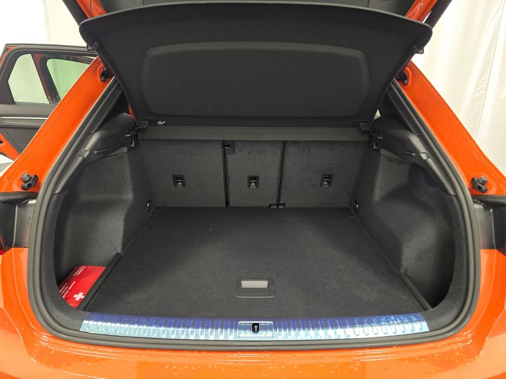 New 2025 Audi Q3 2.0T Premium image 11