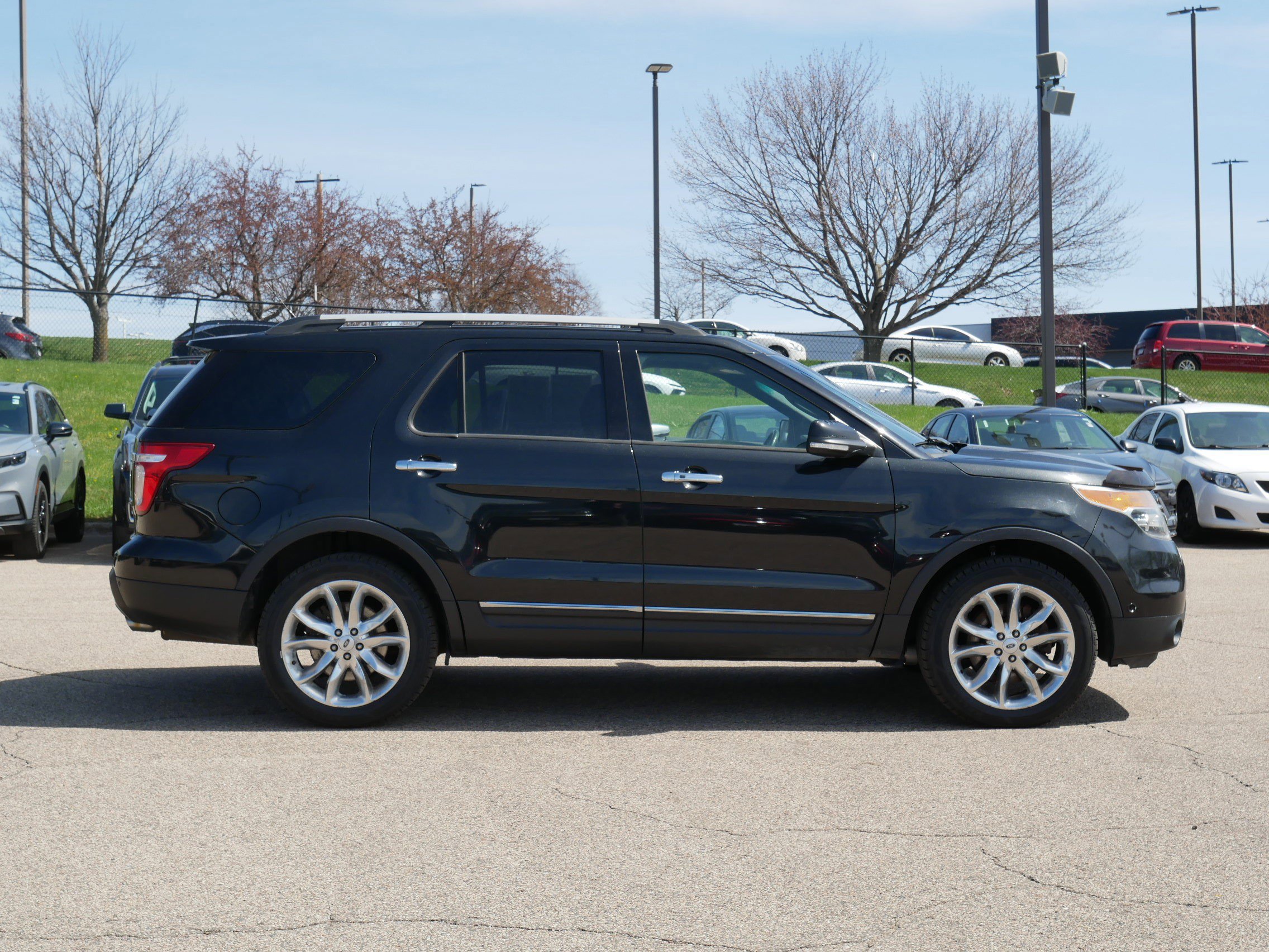 Used 2014 Ford Explorer Limited w/ Equipment Group 302A AWD/4WD image 5