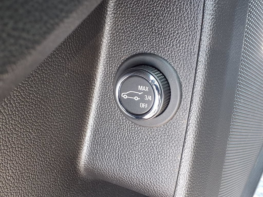 Used 2020 Chevrolet Traverse RS FWD image 13