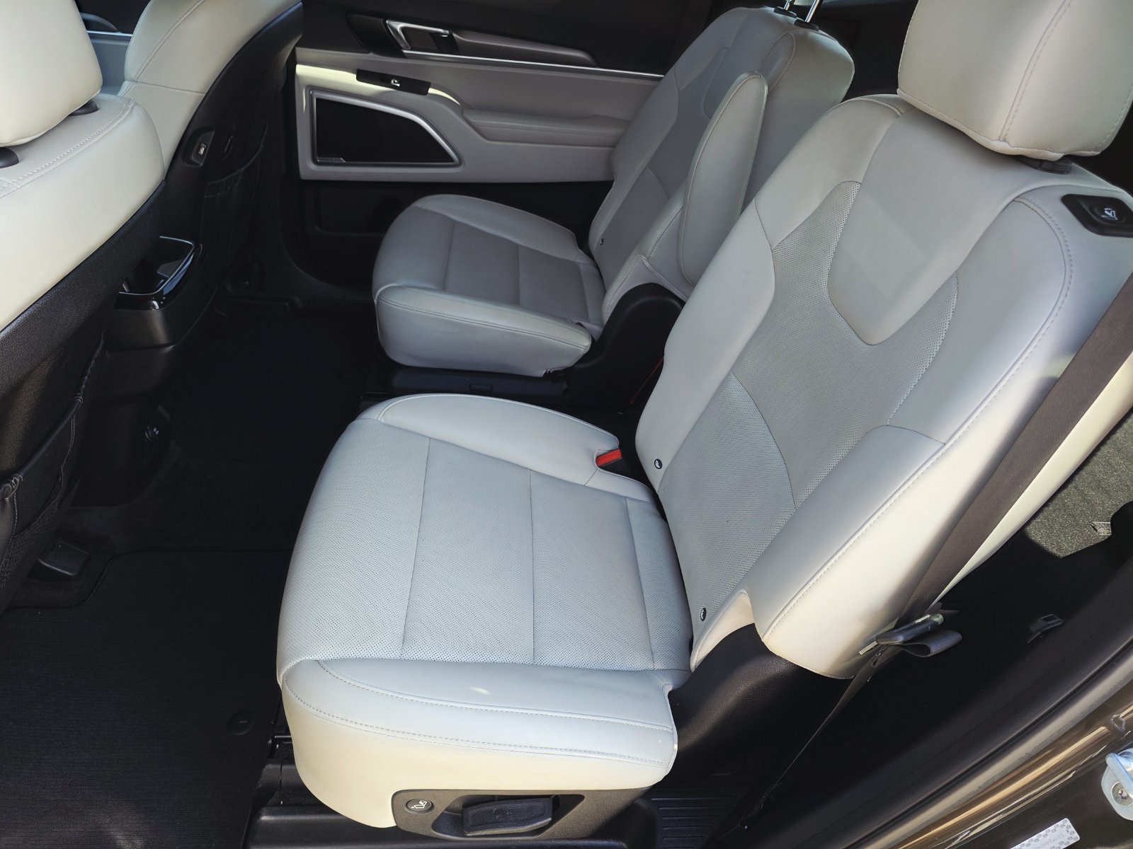 Used 2020 Kia Telluride S FWD image 16