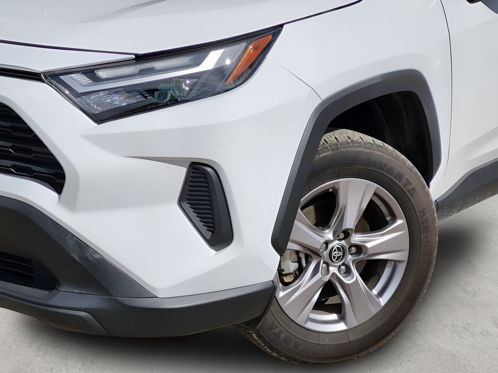 Used 2025 Toyota RAV4 LE AWD/4WD image 8