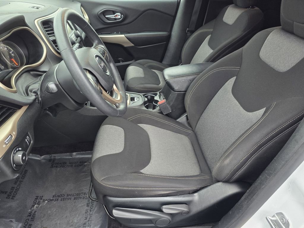 Used 2018 Jeep Cherokee Latitude AWD/4WD image 29