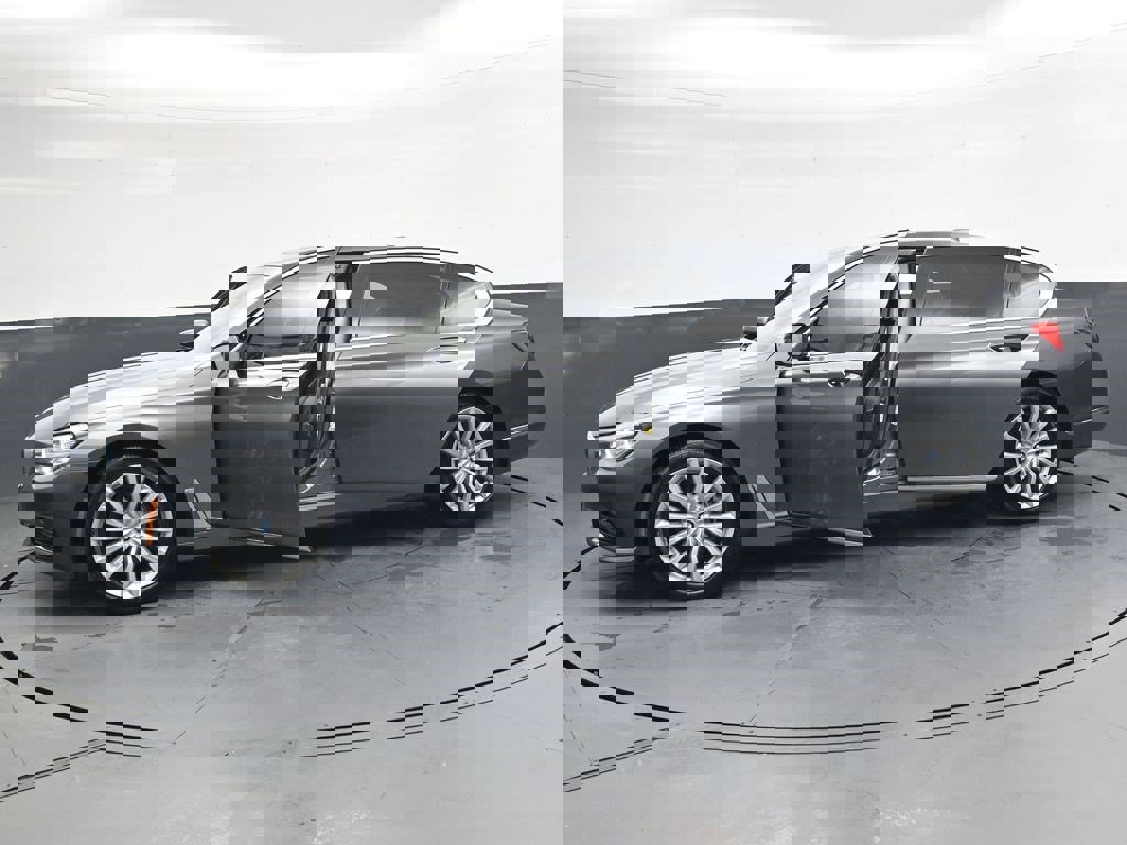 Used 2018 BMW 740i RWD image 34