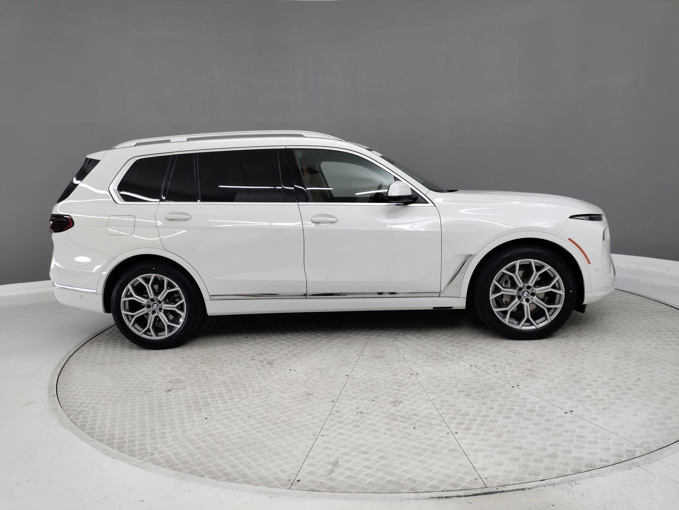 Certified 2024 BMW X7 xDrive40i w/ Parking Assistance Package image 5